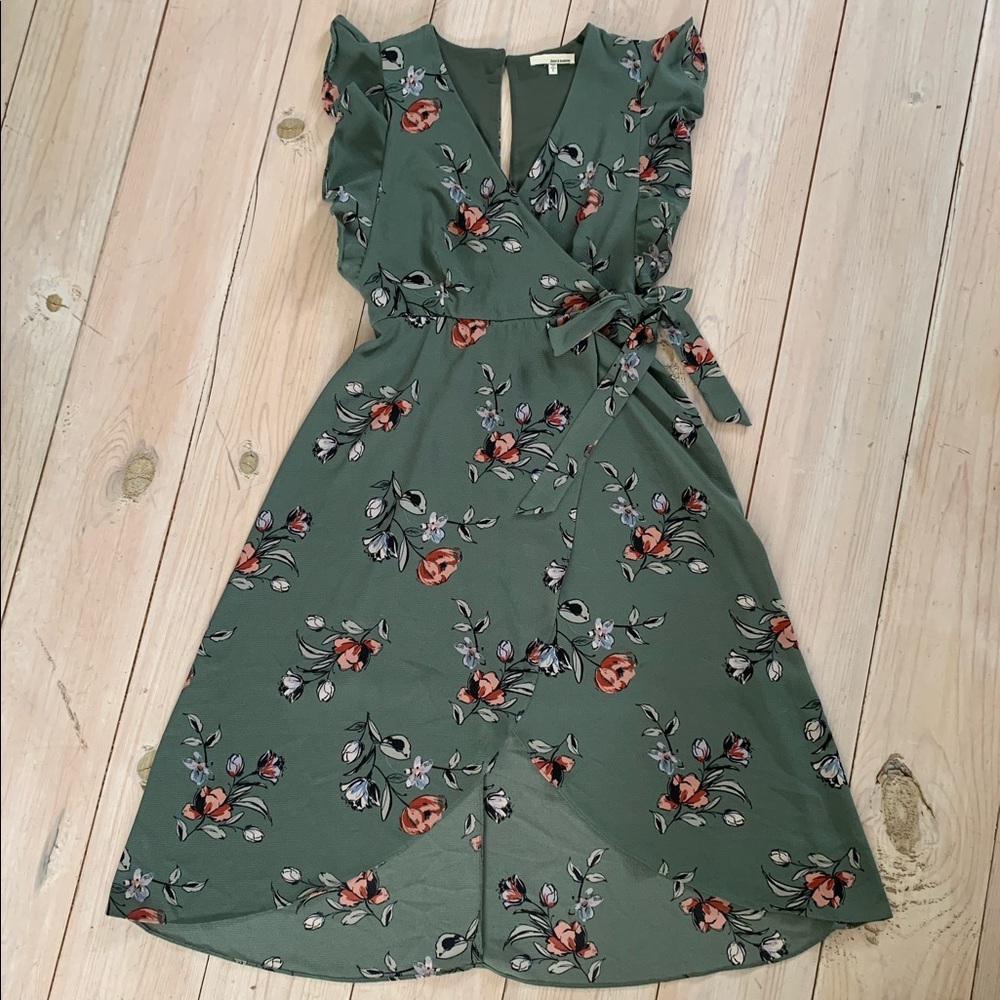 Feminine and Flirty Midi Dress